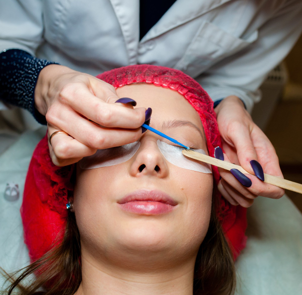 Lash & Brow Treatments – Consultation & Patch Test 